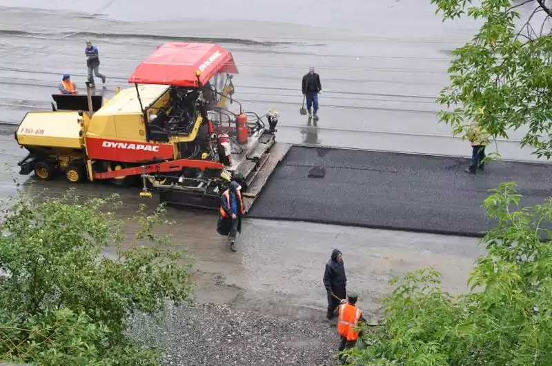 Укладка асфальта в дождь